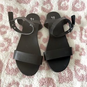 Women’s black sandals